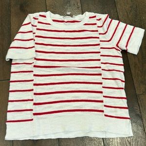 Short sleeve sweater.